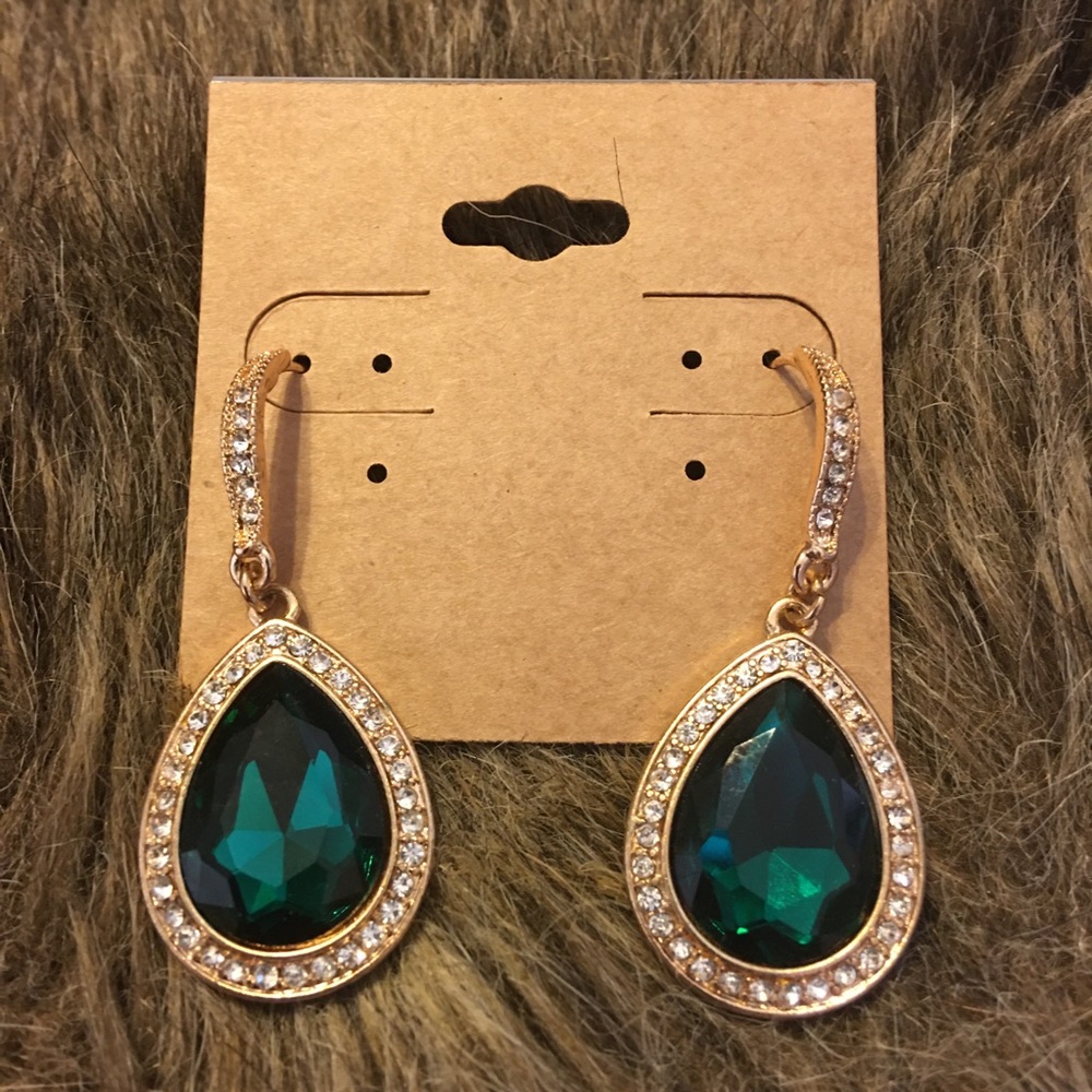 Tear drop simulated emerald drop earrings